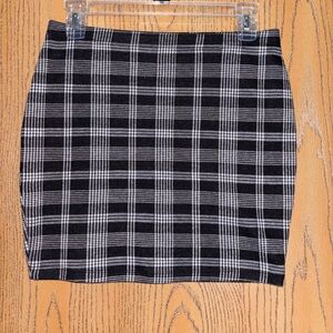 Chic Black and White Plaid Pencil Skirt